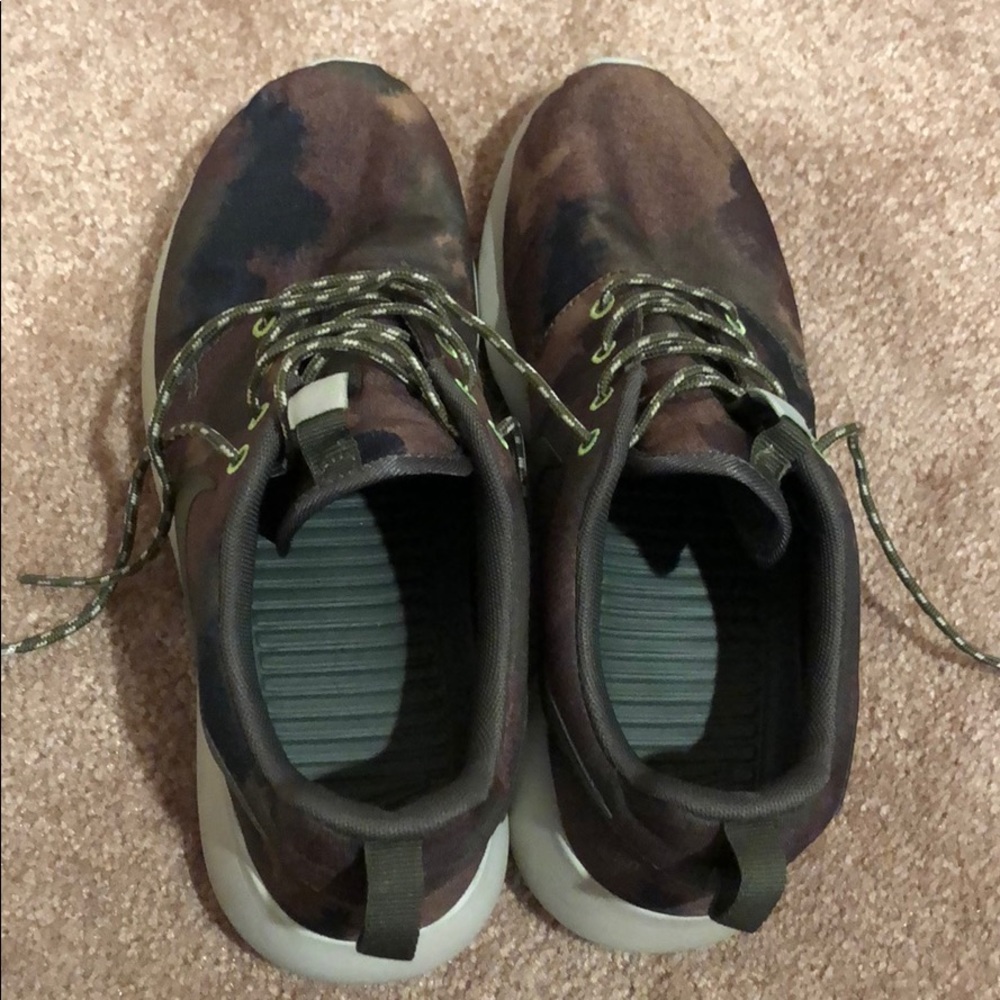 Nike Roshe Camo Women’s Size 7.5